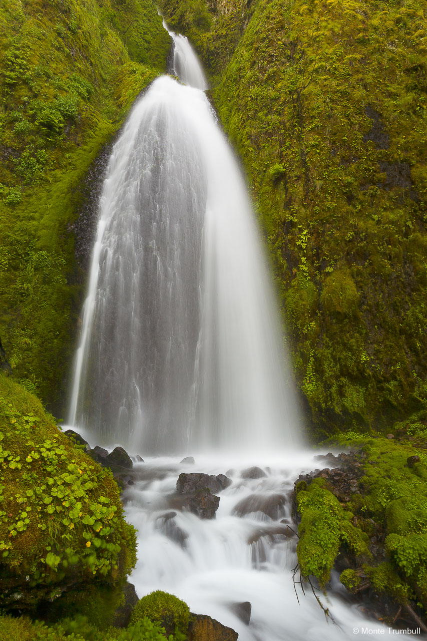 MT-20070508-071537-0025-Oregon-Columbia-Gorge-Wahkeena-Falls.jpg